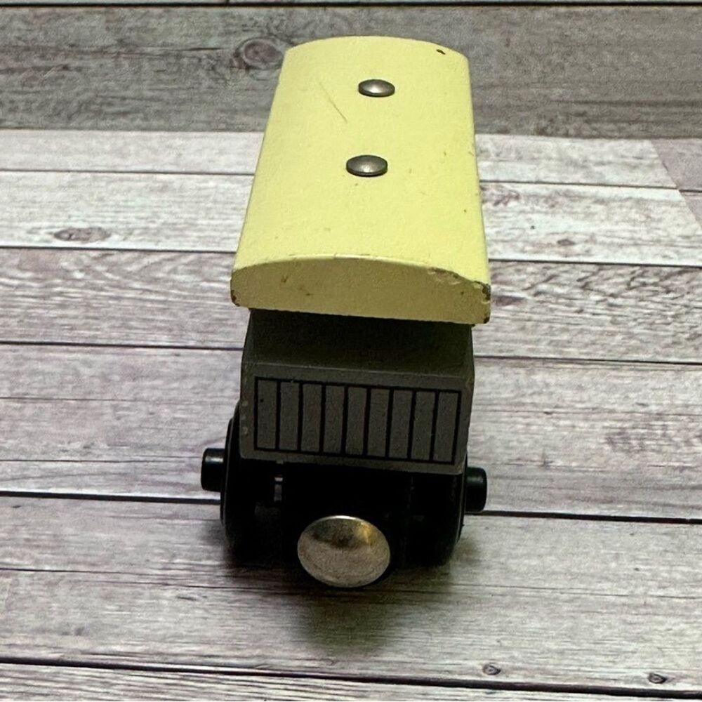 Thomas & Friends Railway Wooden NW BRAKEVAN vintage Train 1999 - Picture 4 of 8